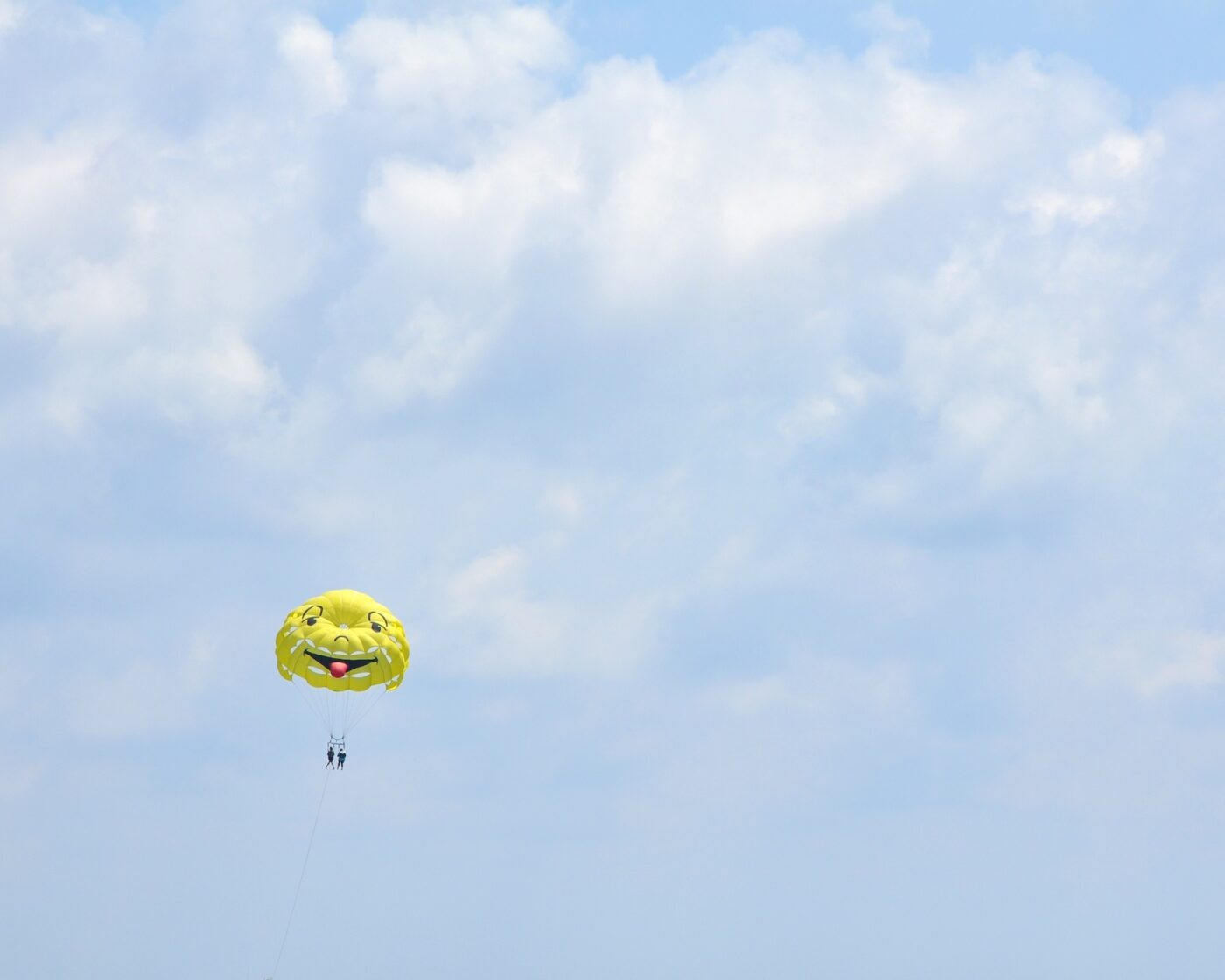 Fun water sport mediterranean sea smiley face emoji parachute flying in the sky t20 9l KQGA